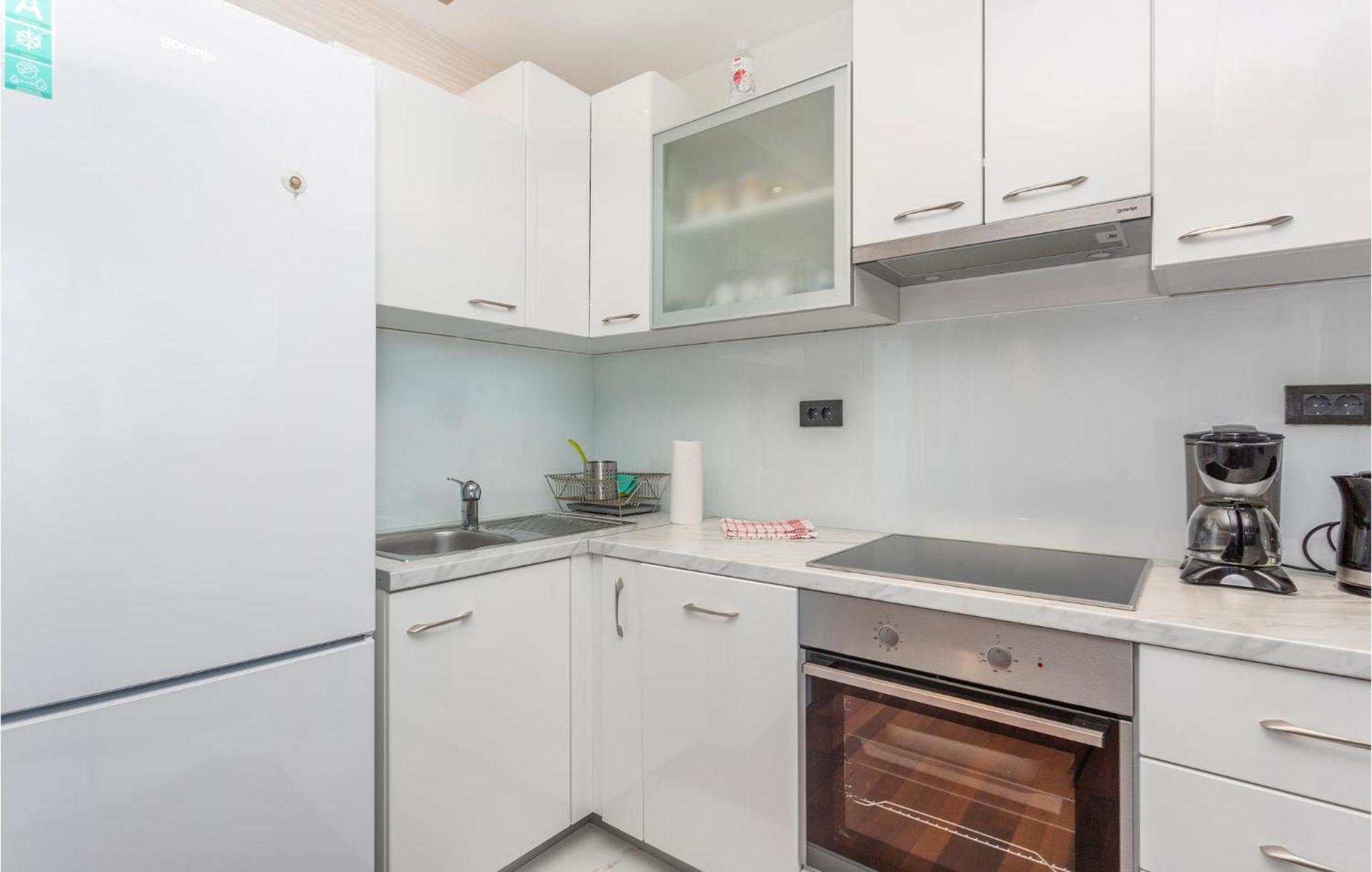 Stunning Apartment In Malinska With Kitchen Экстерьер фото